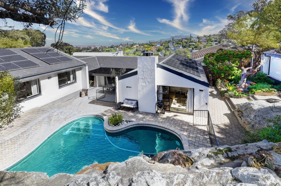 4 Bedroom Property for Sale in Loevenstein Western Cape